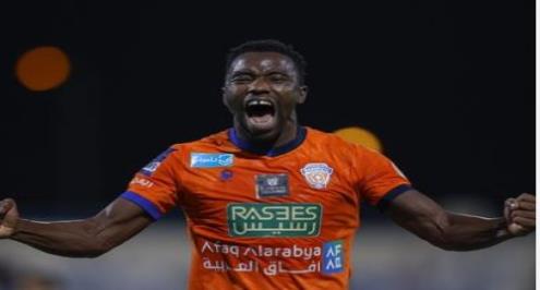 وكيله يكشف ليلا كورة.. حقيقة طلب الأهلي التعاقد مع فاشيون ساكالا